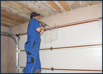 Garage Doors Store Repairs Palatine, IL 847-713-6517 - cont-gdr-door-repair-08m